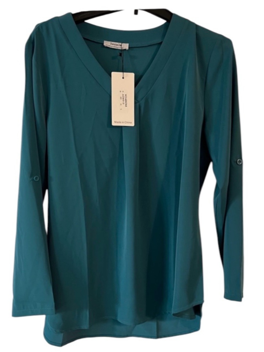 NWT Youtalia women’s Large v-neck long cuffed sleeved blue green classy 
top